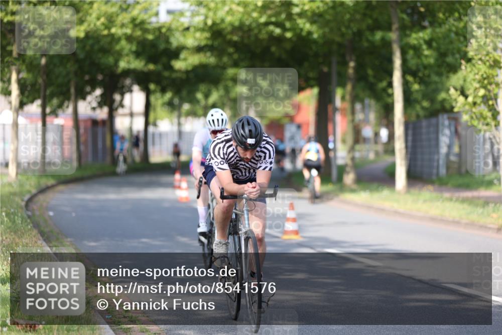 10.08.2025 - GEWOBA Citytriathlon Bremen Yannick Fuchs http://msf.ph/oto/8541576 10.08.2025 10:37:38 Radfahren 33, 49, 75, 123, 219, 375, 455, 474, 485, 501 meine-sportfotos.de