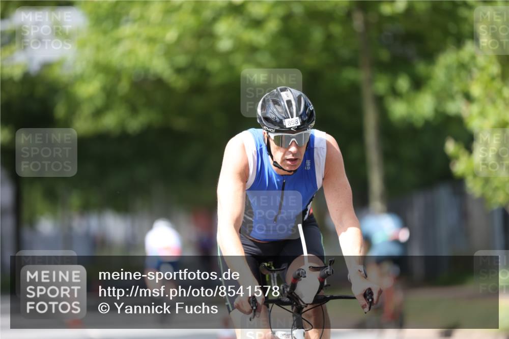 10.08.2025 - GEWOBA Citytriathlon Bremen Yannick Fuchs http://msf.ph/oto/8541578 10.08.2025 12:45:52 Radfahren 574, 651, 674, 685, 697, 748, 771, 812, 898, 928, 929 meine-sportfotos.de