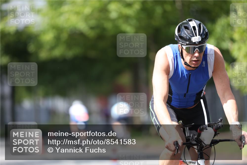 10.08.2025 - GEWOBA Citytriathlon Bremen Yannick Fuchs http://msf.ph/oto/8541583 10.08.2025 12:45:52 Radfahren 574, 651, 674, 685, 697, 748, 771, 812, 898, 928, 929 meine-sportfotos.de
