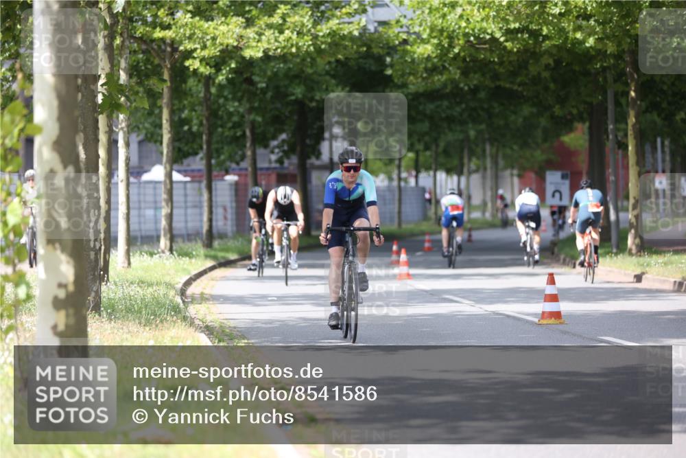 10.08.2025 - GEWOBA Citytriathlon Bremen Yannick Fuchs http://msf.ph/oto/8541586 10.08.2025 12:45:53 Radfahren 574, 651, 674, 685, 697, 748, 771, 812, 898, 928, 929 meine-sportfotos.de