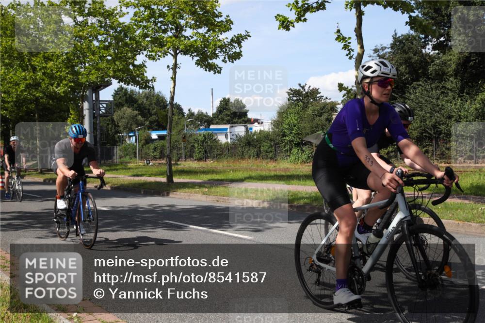 10.08.2025 - GEWOBA Citytriathlon Bremen Yannick Fuchs http://msf.ph/oto/8541587 10.08.2025 14:29:34 Radfahren 117, 179, 206, 212, 226, 351, 365, 373, 405, 466, 487, 517 meine-sportfotos.de