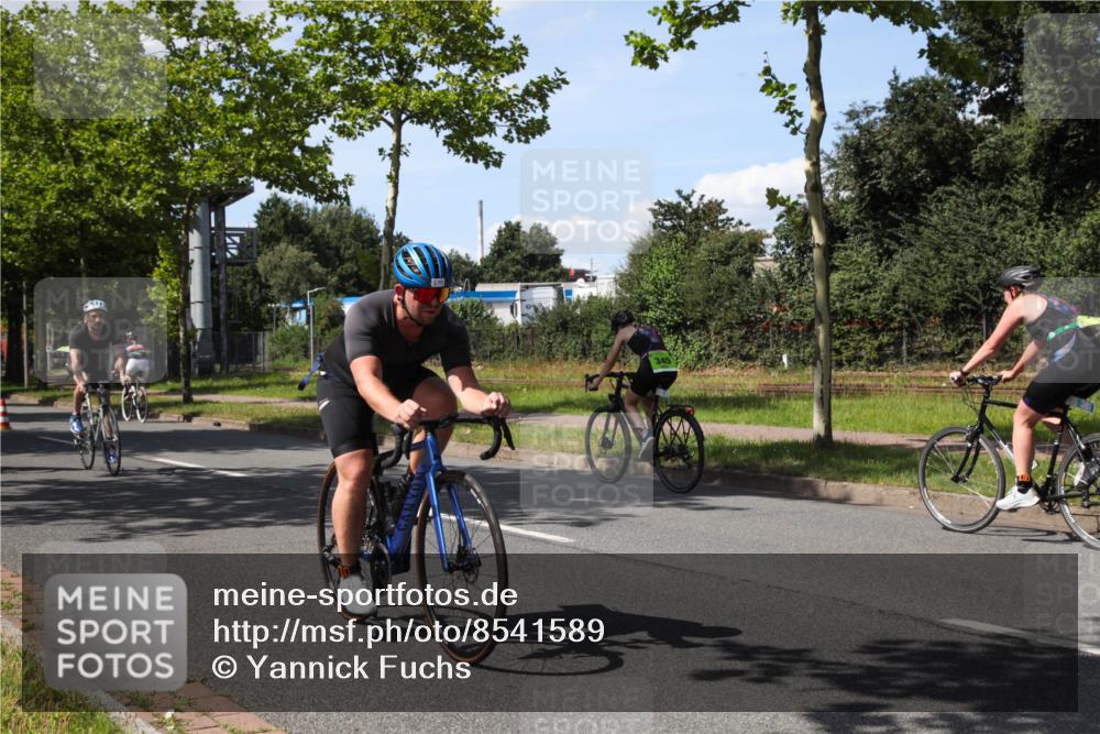 10.08.2025 - GEWOBA Citytriathlon Bremen Yannick Fuchs http://msf.ph/oto/8541589 10.08.2025 14:29:35 Radfahren 117, 179, 206, 212, 226, 351, 365, 373, 405, 466, 487, 517 meine-sportfotos.de