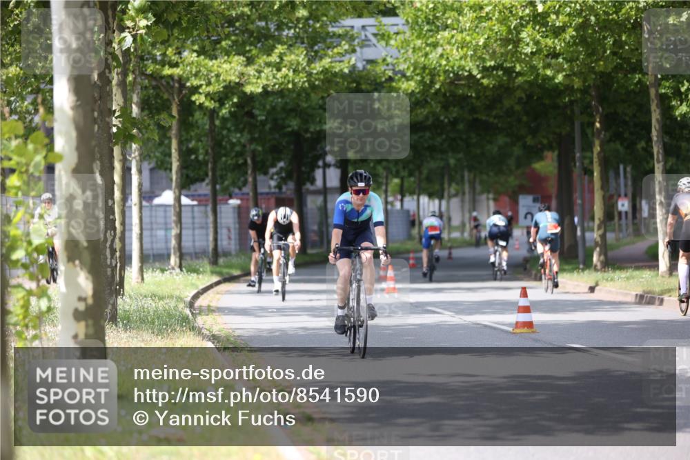 10.08.2025 - GEWOBA Citytriathlon Bremen Yannick Fuchs http://msf.ph/oto/8541590 10.08.2025 12:45:53 Radfahren 574, 651, 674, 685, 697, 748, 771, 812, 898, 928, 929 meine-sportfotos.de