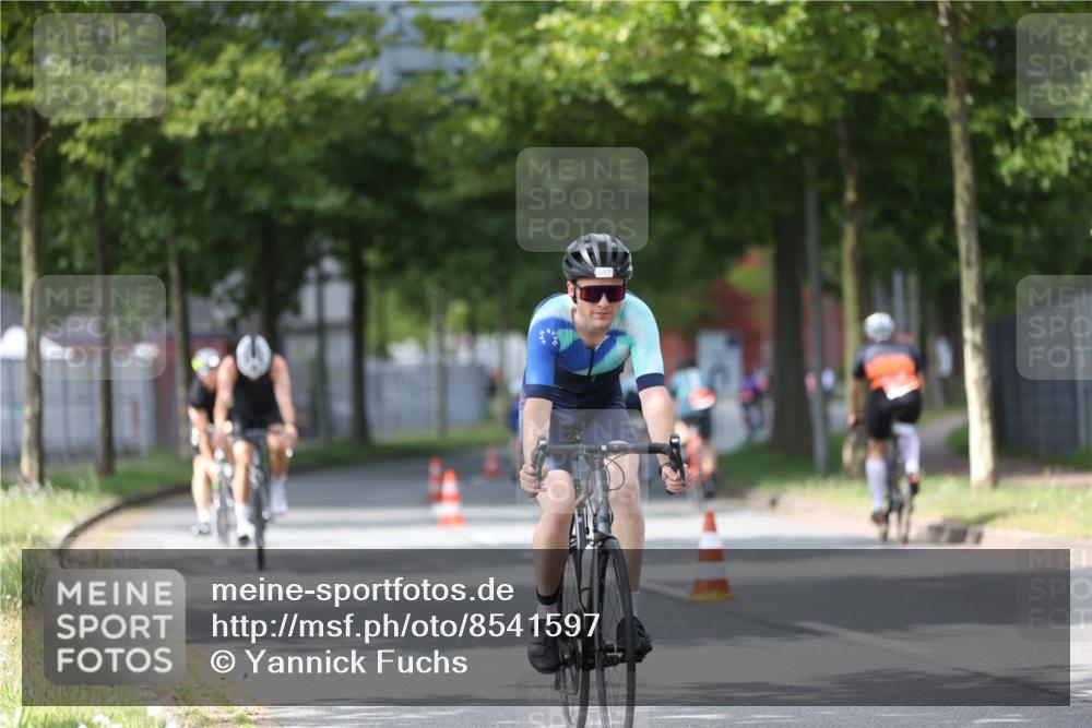10.08.2025 - GEWOBA Citytriathlon Bremen Yannick Fuchs http://msf.ph/oto/8541597 10.08.2025 12:45:54 Radfahren 574, 651, 674, 685, 697, 748, 771, 812, 898, 928, 929 meine-sportfotos.de