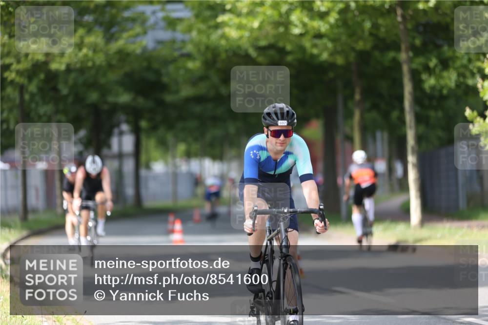 10.08.2025 - GEWOBA Citytriathlon Bremen Yannick Fuchs http://msf.ph/oto/8541600 10.08.2025 12:45:54 Radfahren 574, 651, 674, 685, 697, 748, 771, 812, 898, 928, 929 meine-sportfotos.de