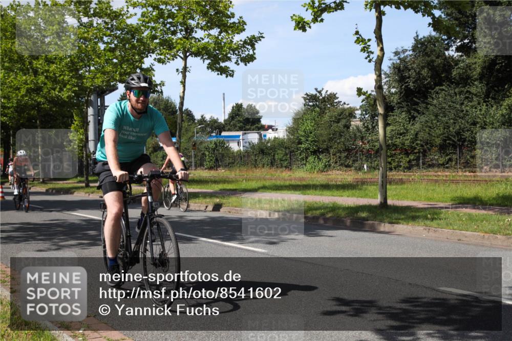 10.08.2025 - GEWOBA Citytriathlon Bremen Yannick Fuchs http://msf.ph/oto/8541602 10.08.2025 14:29:36 Radfahren 117, 179, 206, 212, 226, 351, 365, 373, 405, 466, 487, 517 meine-sportfotos.de