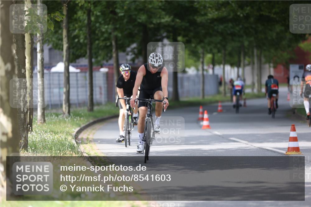 10.08.2025 - GEWOBA Citytriathlon Bremen Yannick Fuchs http://msf.ph/oto/8541603 10.08.2025 12:45:55 Radfahren 574, 651, 674, 685, 697, 748, 771, 812, 898, 928, 929 meine-sportfotos.de