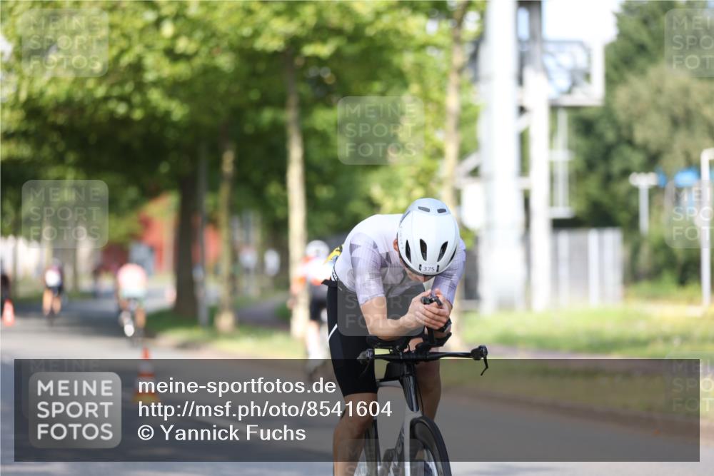 10.08.2025 - GEWOBA Citytriathlon Bremen Yannick Fuchs http://msf.ph/oto/8541604 10.08.2025 10:37:44 Radfahren 33, 49, 69, 75, 123, 219, 375, 402, 458, 474, 485, 501 meine-sportfotos.de