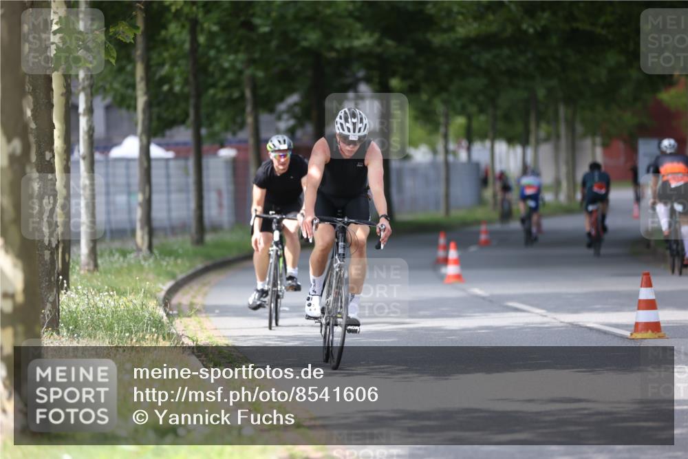 10.08.2025 - GEWOBA Citytriathlon Bremen Yannick Fuchs http://msf.ph/oto/8541606 10.08.2025 12:45:55 Radfahren 574, 651, 674, 685, 697, 748, 771, 812, 898, 928, 929 meine-sportfotos.de