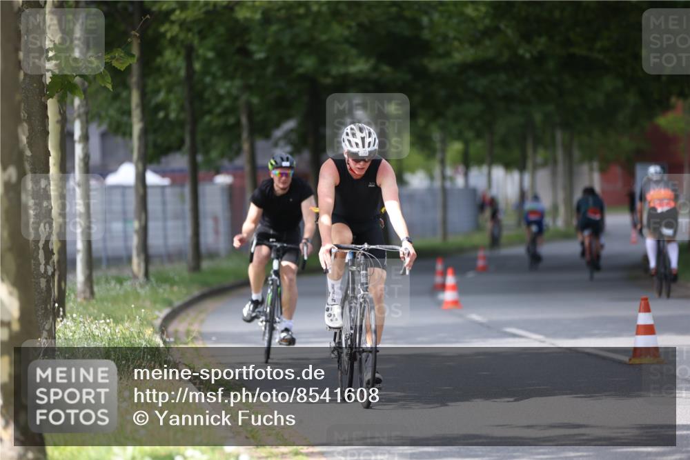 10.08.2025 - GEWOBA Citytriathlon Bremen Yannick Fuchs http://msf.ph/oto/8541608 10.08.2025 12:45:55 Radfahren 574, 651, 674, 685, 697, 748, 771, 812, 898, 928, 929 meine-sportfotos.de
