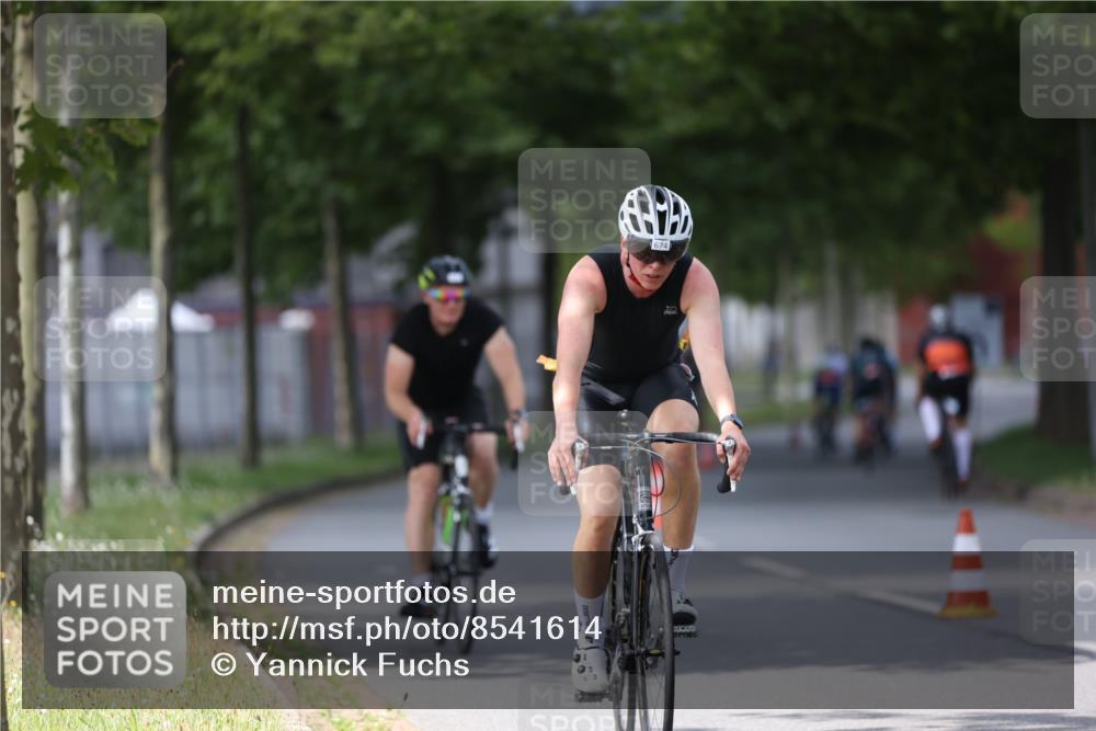 10.08.2025 - GEWOBA Citytriathlon Bremen Yannick Fuchs http://msf.ph/oto/8541614 10.08.2025 12:45:56 Radfahren 574, 651, 674, 685, 697, 748, 771, 812, 898, 928, 929 meine-sportfotos.de