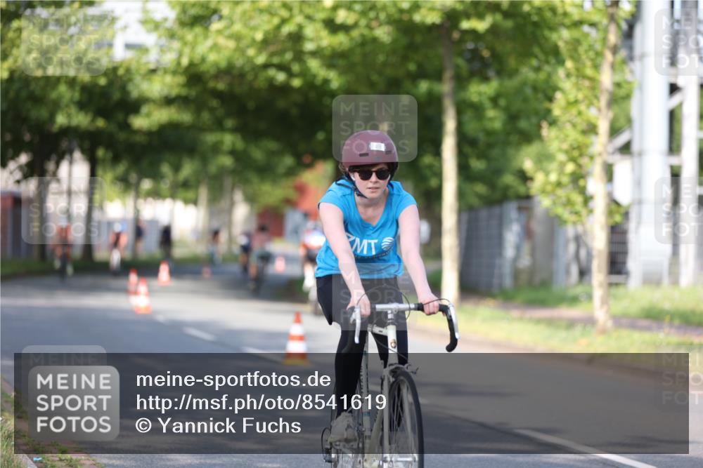 10.08.2025 - GEWOBA Citytriathlon Bremen Yannick Fuchs http://msf.ph/oto/8541619 10.08.2025 10:37:45 Radfahren 33, 49, 69, 75, 123, 219, 375, 402, 458, 474, 485, 501 meine-sportfotos.de
