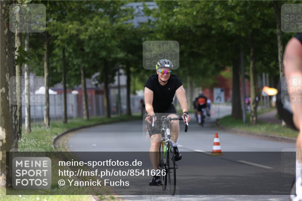 10.08.2025 - GEWOBA Citytriathlon Bremen Yannick Fuchs http://msf.ph/oto/8541626 10.08.2025 12:45:57 Radfahren 574, 651, 674, 685, 697, 748, 771, 812, 898, 928, 929 meine-sportfotos.de