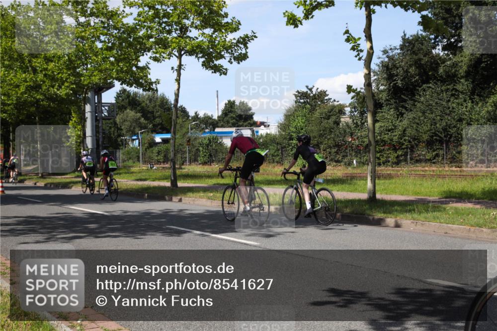 10.08.2025 - GEWOBA Citytriathlon Bremen Yannick Fuchs http://msf.ph/oto/8541627 10.08.2025 14:29:39 Radfahren 117, 179, 206, 212, 226, 275, 351, 365, 373, 405, 466, 468, 487, 517 meine-sportfotos.de