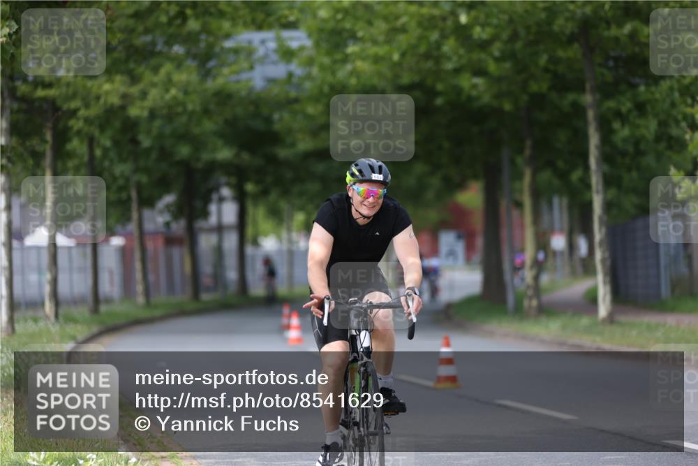 10.08.2025 - GEWOBA Citytriathlon Bremen Yannick Fuchs http://msf.ph/oto/8541629 10.08.2025 12:45:57 Radfahren 574, 651, 674, 685, 697, 748, 771, 812, 898, 928, 929 meine-sportfotos.de
