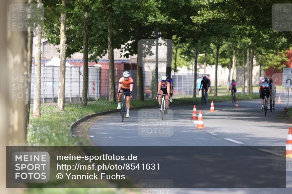10.08.2025 - GEWOBA Citytriathlon Bremen Yannick Fuchs http://msf.ph/oto/8541631 10.08.2025 10:37:48 Radfahren 33, 49, 69, 75, 123, 219, 375, 402, 458, 474, 485, 501 meine-sportfotos.de