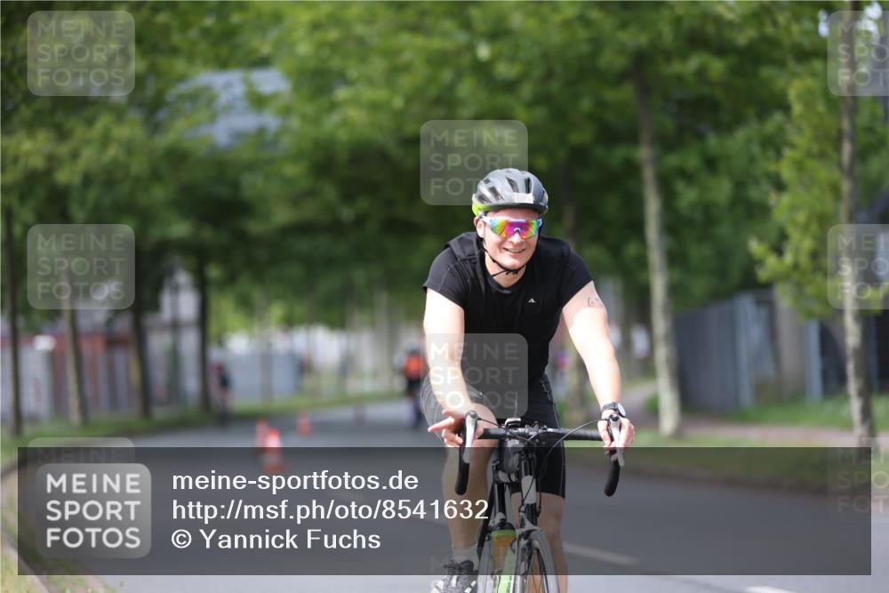 10.08.2025 - GEWOBA Citytriathlon Bremen Yannick Fuchs http://msf.ph/oto/8541632 10.08.2025 12:45:57 Radfahren 574, 651, 674, 685, 697, 748, 771, 812, 898, 928, 929 meine-sportfotos.de