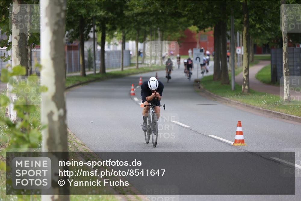 10.08.2025 - GEWOBA Citytriathlon Bremen Yannick Fuchs http://msf.ph/oto/8541647 10.08.2025 12:46:07 Radfahren 674, 685, 697, 929, 948, 1011 meine-sportfotos.de