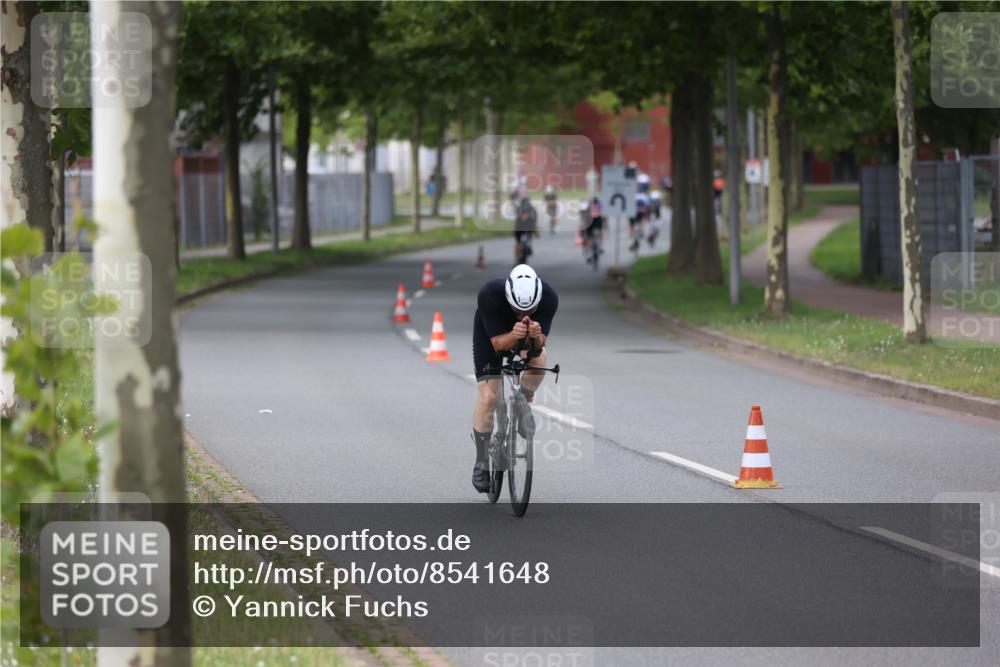 10.08.2025 - GEWOBA Citytriathlon Bremen Yannick Fuchs http://msf.ph/oto/8541648 10.08.2025 12:46:07 Radfahren 674, 685, 697, 929, 948, 1011 meine-sportfotos.de