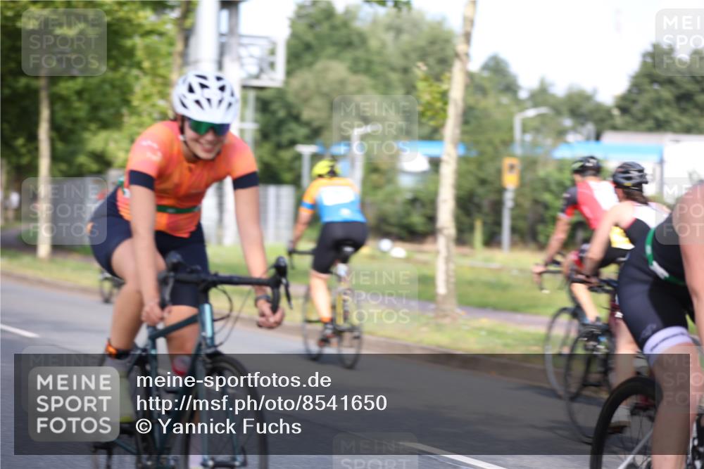 10.08.2025 - GEWOBA Citytriathlon Bremen Yannick Fuchs http://msf.ph/oto/8541650 10.08.2025 10:37:53 Radfahren 49, 69, 375, 402, 458, 474, 501 meine-sportfotos.de