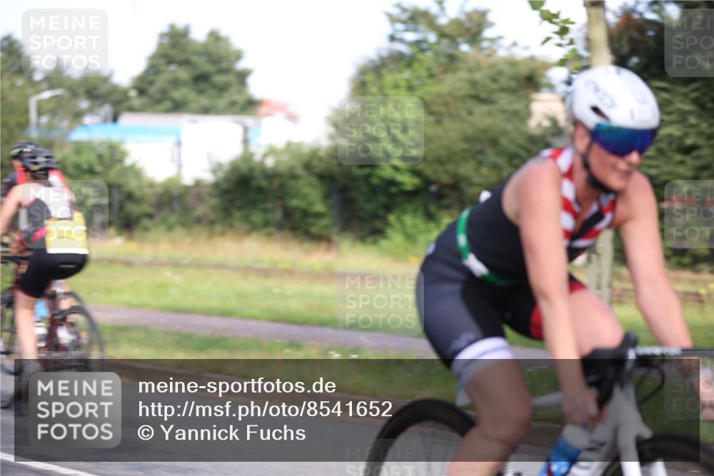 10.08.2025 - GEWOBA Citytriathlon Bremen Yannick Fuchs http://msf.ph/oto/8541652 10.08.2025 10:37:53 Radfahren 49, 69, 375, 402, 458, 474, 501 meine-sportfotos.de