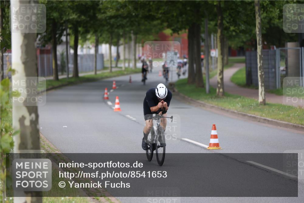 10.08.2025 - GEWOBA Citytriathlon Bremen Yannick Fuchs http://msf.ph/oto/8541653 10.08.2025 12:46:07 Radfahren 674, 685, 697, 929, 948, 1011 meine-sportfotos.de