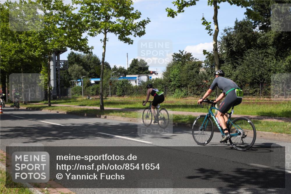 10.08.2025 - GEWOBA Citytriathlon Bremen Yannick Fuchs http://msf.ph/oto/8541654 10.08.2025 14:29:43 Radfahren 179, 212, 226, 275, 327, 351, 373, 405, 466, 468, 487, 517 meine-sportfotos.de
