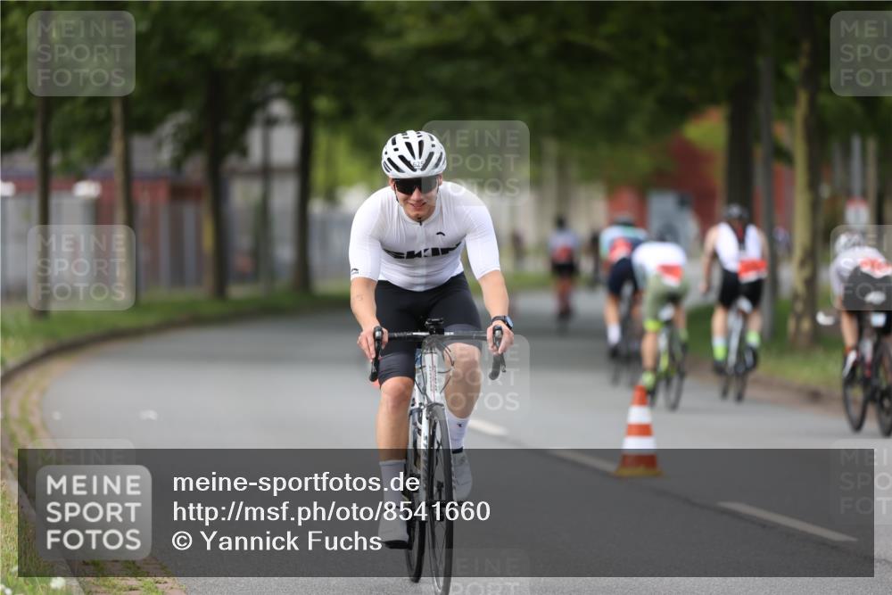 10.08.2025 - GEWOBA Citytriathlon Bremen Yannick Fuchs http://msf.ph/oto/8541660 10.08.2025 12:46:22 Radfahren 625, 948, 1011 meine-sportfotos.de