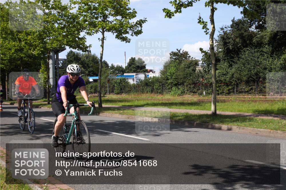 10.08.2025 - GEWOBA Citytriathlon Bremen Yannick Fuchs http://msf.ph/oto/8541668 10.08.2025 14:29:55 Radfahren 42, 95, 112, 183, 226, 275, 315, 327, 337, 454, 468 meine-sportfotos.de