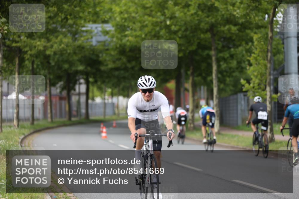 10.08.2025 - GEWOBA Citytriathlon Bremen Yannick Fuchs http://msf.ph/oto/8541669 10.08.2025 12:46:23 Radfahren 625, 948, 1011 meine-sportfotos.de