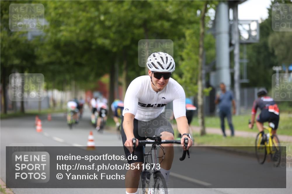 10.08.2025 - GEWOBA Citytriathlon Bremen Yannick Fuchs http://msf.ph/oto/8541673 10.08.2025 12:46:23 Radfahren 625, 948, 1011 meine-sportfotos.de
