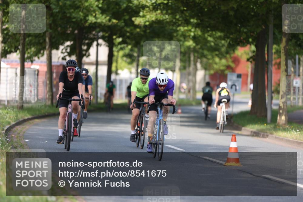 10.08.2025 - GEWOBA Citytriathlon Bremen Yannick Fuchs http://msf.ph/oto/8541675 10.08.2025 10:38:16 Radfahren 5, 19, 93, 101, 207, 247, 391, 463, 482 meine-sportfotos.de