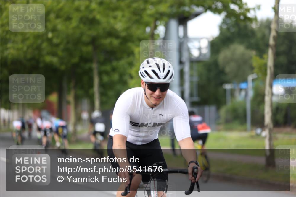 10.08.2025 - GEWOBA Citytriathlon Bremen Yannick Fuchs http://msf.ph/oto/8541676 10.08.2025 12:46:23 Radfahren 625, 948, 1011 meine-sportfotos.de