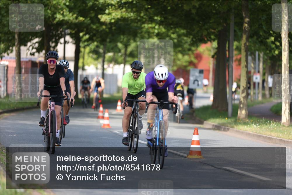 10.08.2025 - GEWOBA Citytriathlon Bremen Yannick Fuchs http://msf.ph/oto/8541678 10.08.2025 10:38:17 Radfahren 5, 19, 93, 101, 207, 247, 391, 463, 482 meine-sportfotos.de
