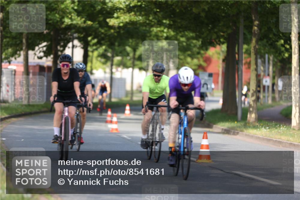 10.08.2025 - GEWOBA Citytriathlon Bremen Yannick Fuchs http://msf.ph/oto/8541681 10.08.2025 10:38:17 Radfahren 5, 19, 93, 101, 207, 247, 391, 463, 482 meine-sportfotos.de