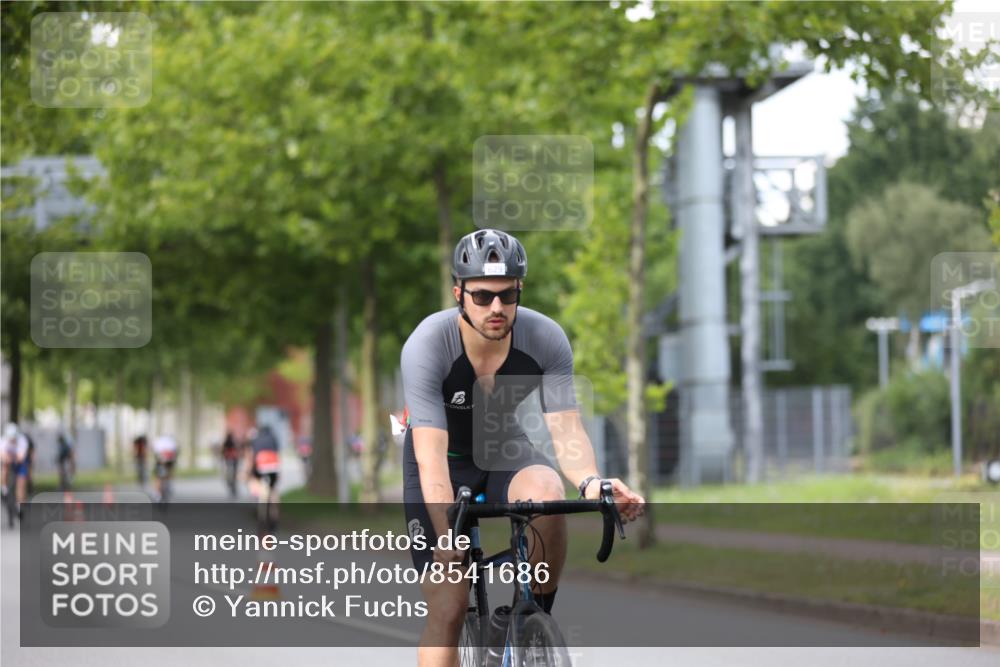10.08.2025 - GEWOBA Citytriathlon Bremen Yannick Fuchs http://msf.ph/oto/8541686 10.08.2025 12:46:34 Radfahren 576, 605, 625, 903, 918, 962, 1007 meine-sportfotos.de