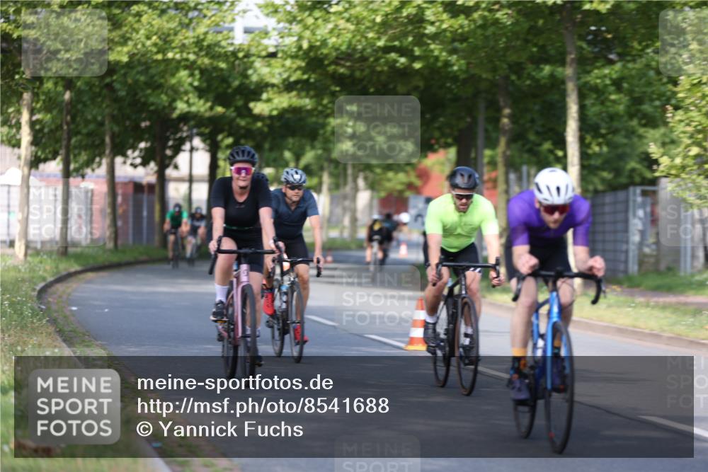 10.08.2025 - GEWOBA Citytriathlon Bremen Yannick Fuchs http://msf.ph/oto/8541688 10.08.2025 10:38:17 Radfahren 5, 19, 93, 101, 207, 247, 391, 463, 482 meine-sportfotos.de