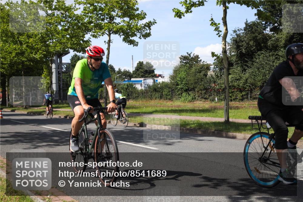 10.08.2025 - GEWOBA Citytriathlon Bremen Yannick Fuchs http://msf.ph/oto/8541689 10.08.2025 14:30:01 Radfahren 42, 95, 112, 183, 275, 315, 327, 337, 429, 454, 468 meine-sportfotos.de
