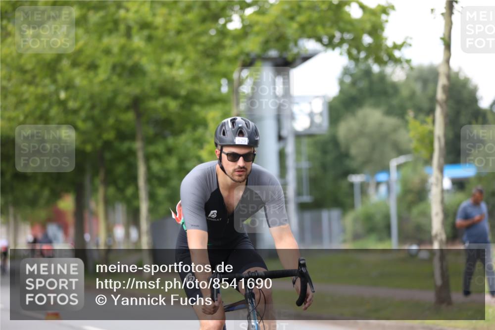 10.08.2025 - GEWOBA Citytriathlon Bremen Yannick Fuchs http://msf.ph/oto/8541690 10.08.2025 12:46:35 Radfahren 576, 605, 625, 903, 918, 962, 1007 meine-sportfotos.de