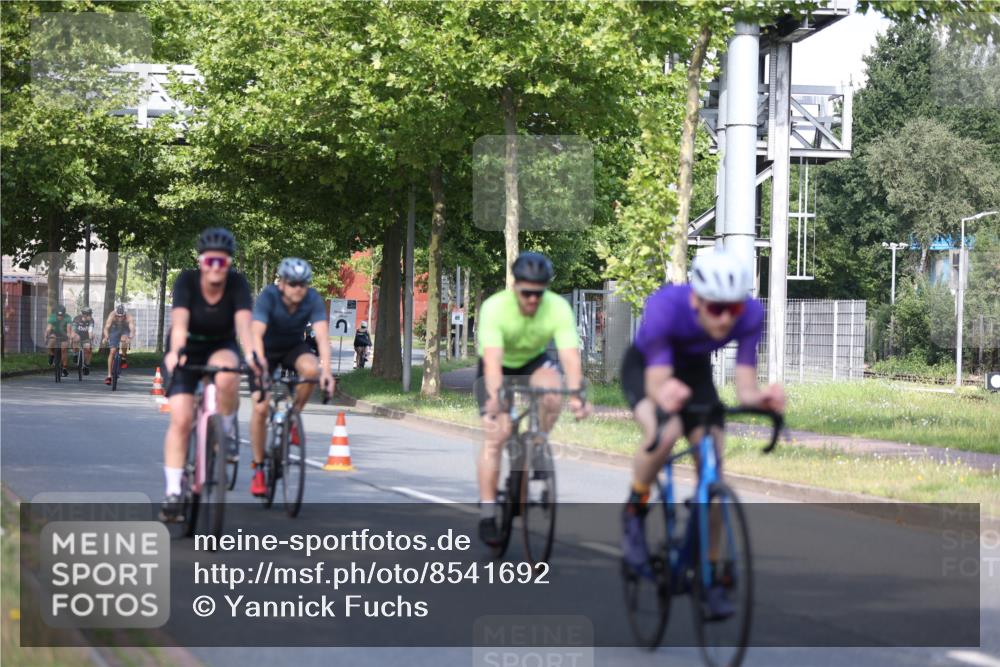 10.08.2025 - GEWOBA Citytriathlon Bremen Yannick Fuchs http://msf.ph/oto/8541692 10.08.2025 10:38:18 Radfahren 5, 19, 93, 101, 207, 247, 391, 463, 482 meine-sportfotos.de