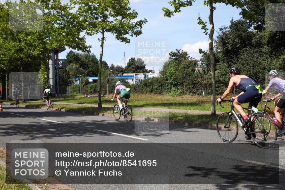10.08.2025 - GEWOBA Citytriathlon Bremen Yannick Fuchs http://msf.ph/oto/8541695 10.08.2025 14:30:03 Radfahren 42, 95, 112, 183, 275, 315, 327, 337, 400, 402, 429, 454, 468 meine-sportfotos.de
