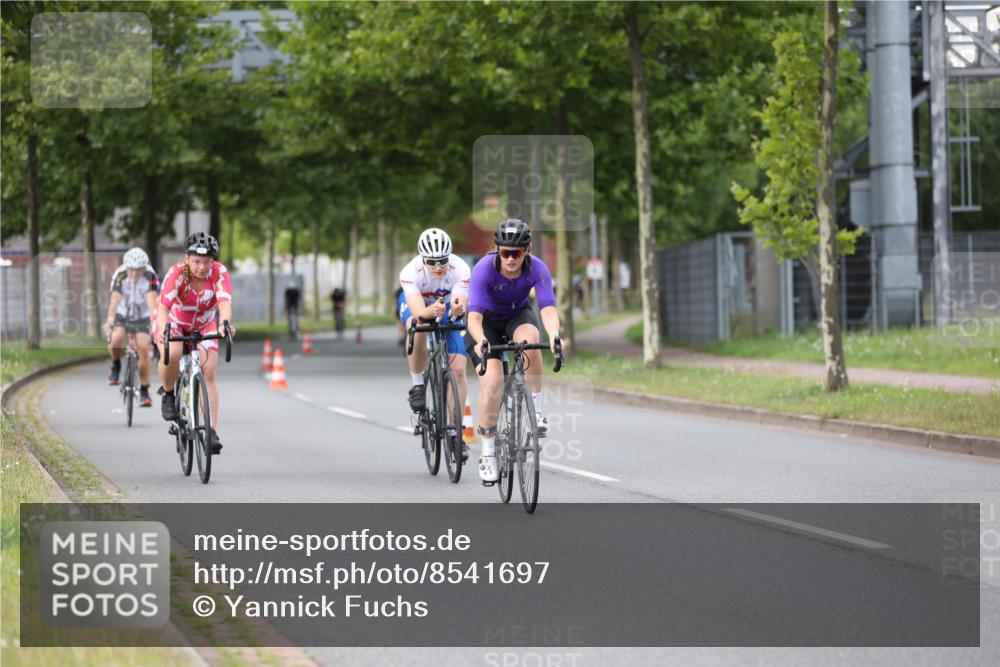 10.08.2025 - GEWOBA Citytriathlon Bremen Yannick Fuchs http://msf.ph/oto/8541697 10.08.2025 12:46:38 Radfahren 576, 605, 799, 823, 903, 918, 962, 1007, 1020 meine-sportfotos.de