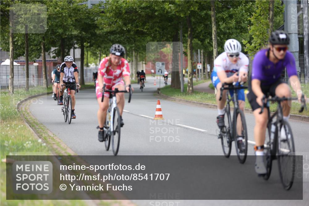 10.08.2025 - GEWOBA Citytriathlon Bremen Yannick Fuchs http://msf.ph/oto/8541707 10.08.2025 12:46:38 Radfahren 576, 605, 799, 823, 903, 918, 962, 1007, 1020 meine-sportfotos.de