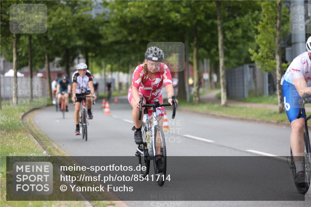 10.08.2025 - GEWOBA Citytriathlon Bremen Yannick Fuchs http://msf.ph/oto/8541714 10.08.2025 12:46:39 Radfahren 576, 605, 799, 823, 903, 918, 962, 1007, 1020 meine-sportfotos.de