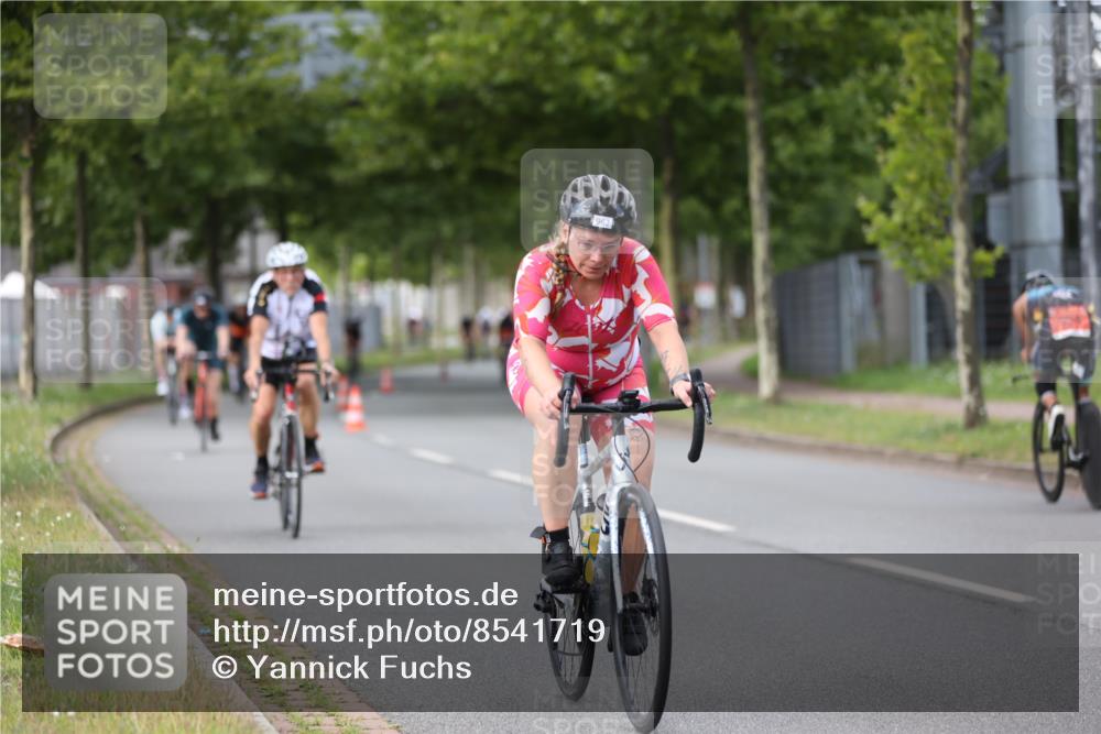 10.08.2025 - GEWOBA Citytriathlon Bremen Yannick Fuchs http://msf.ph/oto/8541719 10.08.2025 12:46:39 Radfahren 576, 605, 799, 823, 903, 918, 962, 1007, 1020 meine-sportfotos.de