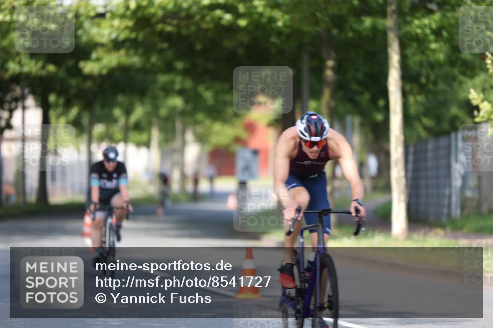 10.08.2025 - GEWOBA Citytriathlon Bremen Yannick Fuchs http://msf.ph/oto/8541727 10.08.2025 10:38:21 Radfahren 5, 19, 93, 101, 207, 211, 247, 391, 463, 475, 482 meine-sportfotos.de