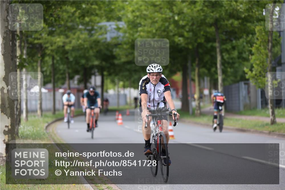 10.08.2025 - GEWOBA Citytriathlon Bremen Yannick Fuchs http://msf.ph/oto/8541728 10.08.2025 12:46:40 Radfahren 576, 605, 799, 823, 903, 918, 962, 1007, 1020 meine-sportfotos.de