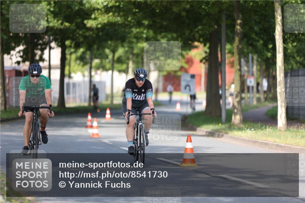 10.08.2025 - GEWOBA Citytriathlon Bremen Yannick Fuchs http://msf.ph/oto/8541730 10.08.2025 10:38:22 Radfahren 5, 19, 93, 101, 207, 211, 247, 391, 463, 475, 482 meine-sportfotos.de