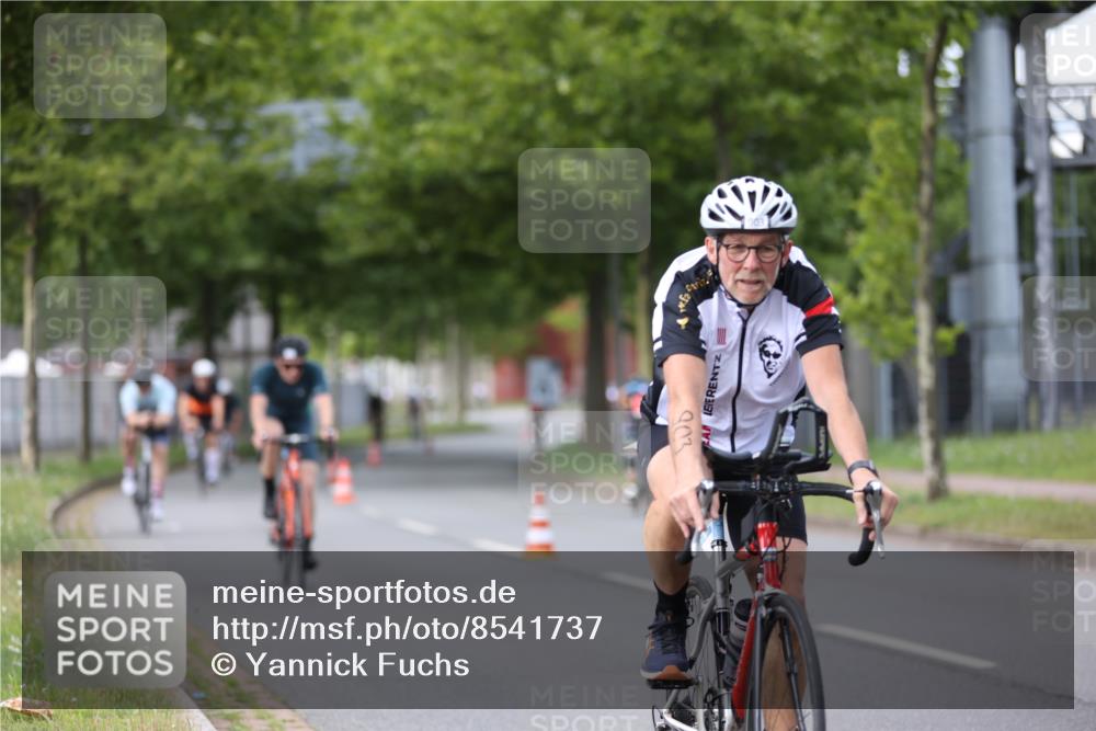 10.08.2025 - GEWOBA Citytriathlon Bremen Yannick Fuchs http://msf.ph/oto/8541737 10.08.2025 12:46:40 Radfahren 576, 605, 799, 823, 903, 918, 962, 1007, 1020 meine-sportfotos.de