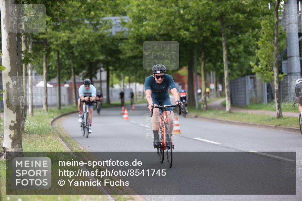 10.08.2025 - GEWOBA Citytriathlon Bremen Yannick Fuchs http://msf.ph/oto/8541745 10.08.2025 12:46:41 Radfahren 576, 605, 799, 823, 903, 918, 962, 1007, 1020 meine-sportfotos.de